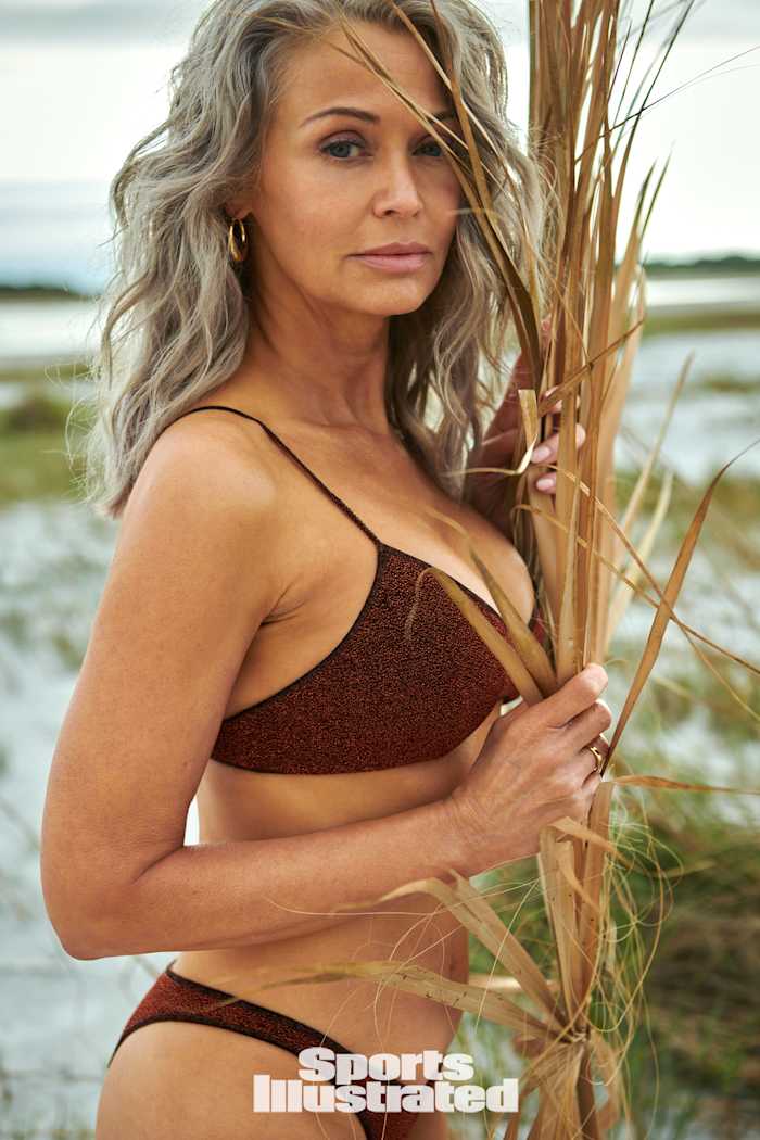 X163483_TK2_00040WMweb